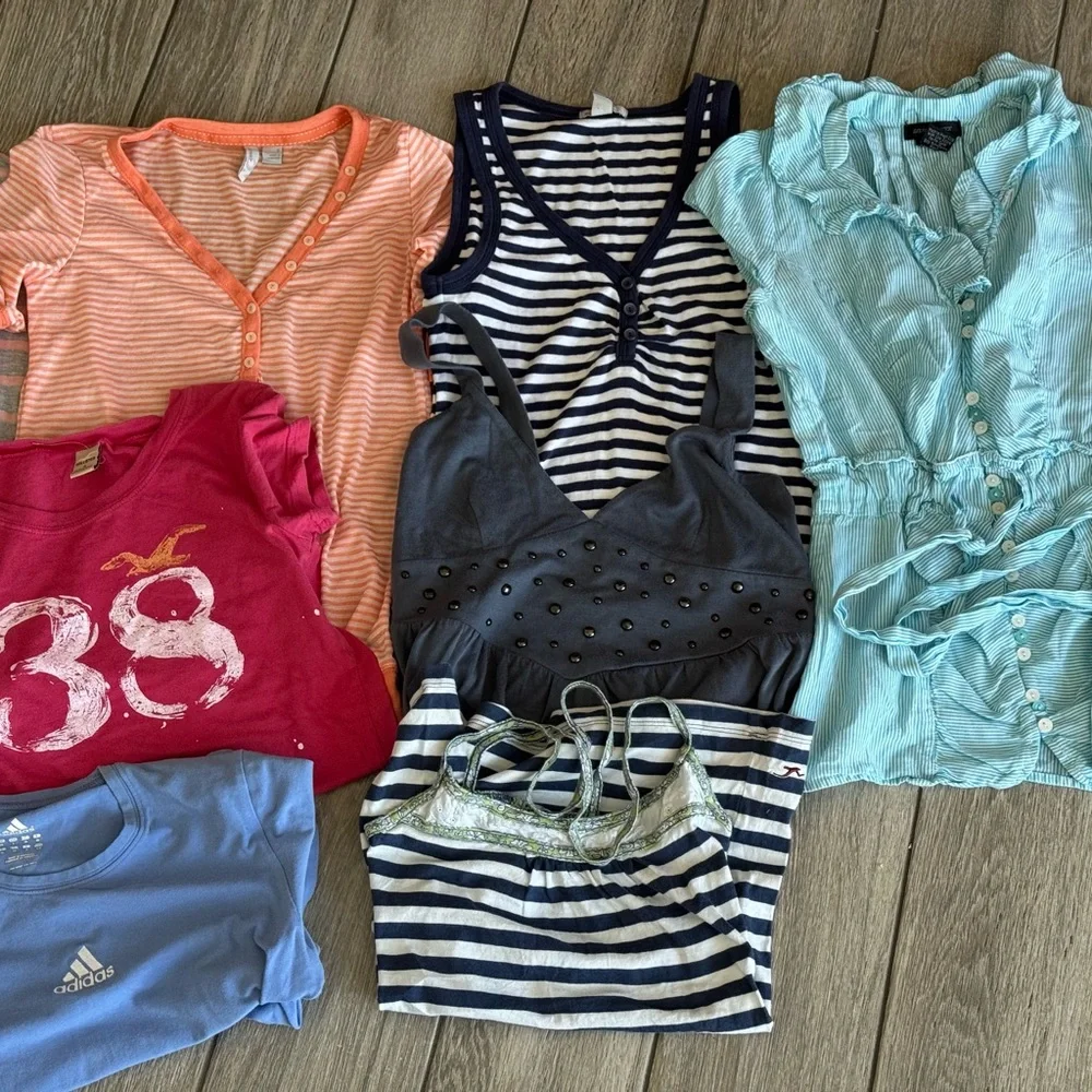 Bundle of 11 Juniors Tops Size Small - Picture 3 of 4
